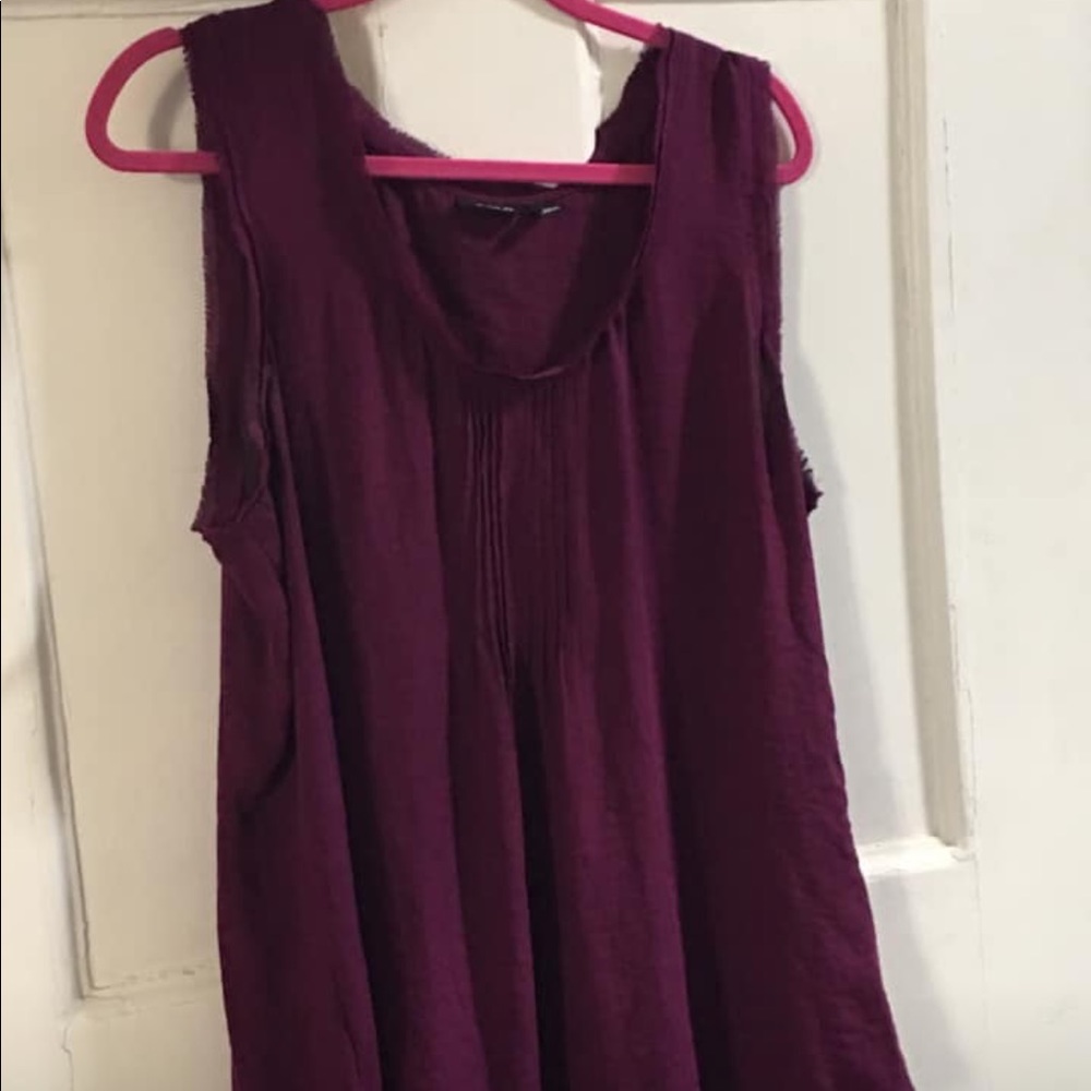 Sleeveless pleated blouse